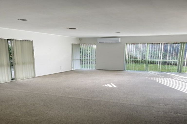 Photo of property in 38 Harbour Lights Close, West Harbour, Auckland, 0618