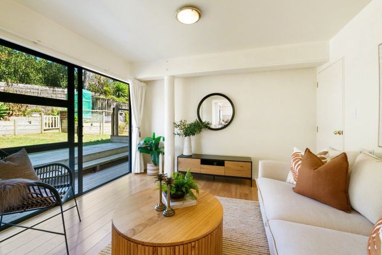 Photo of property in 148 Red Beach Road, Red Beach, 0932