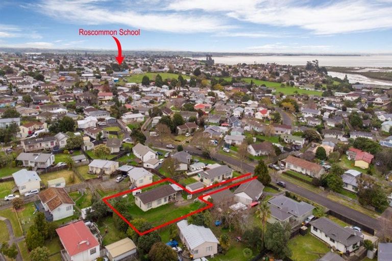 Photo of property in 12 Stoll Place, Clendon Park, Auckland, 2103