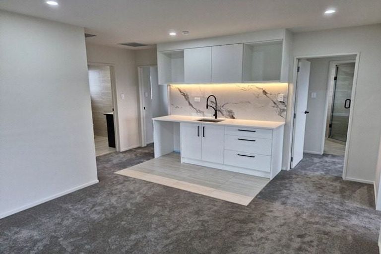 Photo of property in 16a Hobsonville Road, West Harbour, Auckland, 0618