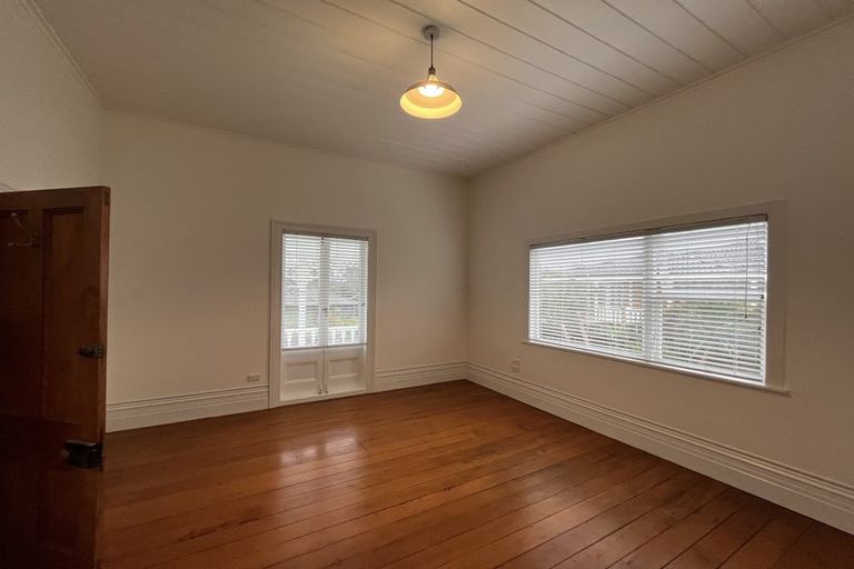 Photo of property in 77 Hine Street, New Plymouth, 4310