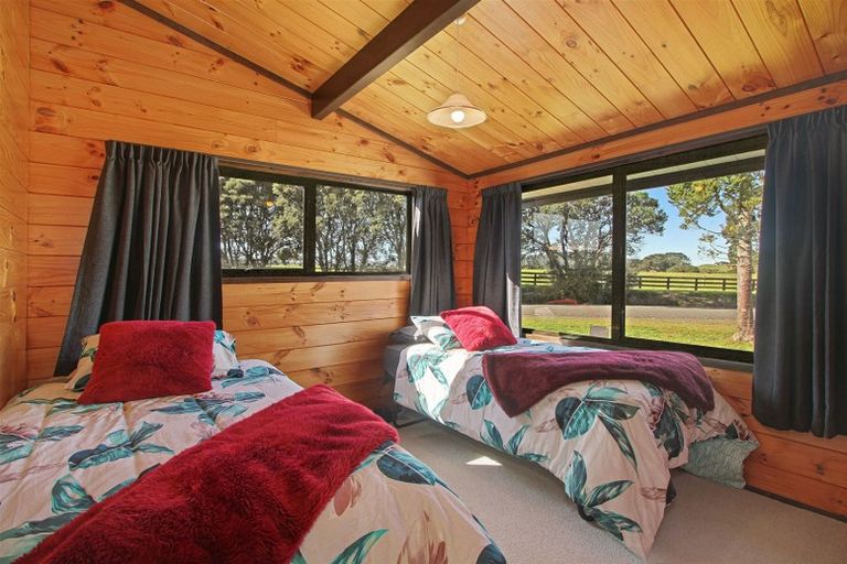 Photo of property in 100 Wharf Road, Clarks Beach, Pukekohe, 2679