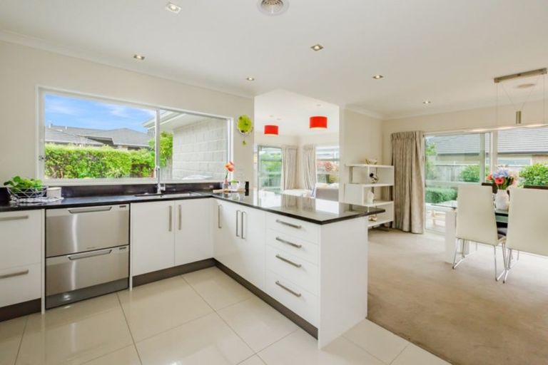 Photo of property in 7 Otupoa Way, Paraparaumu, 5032