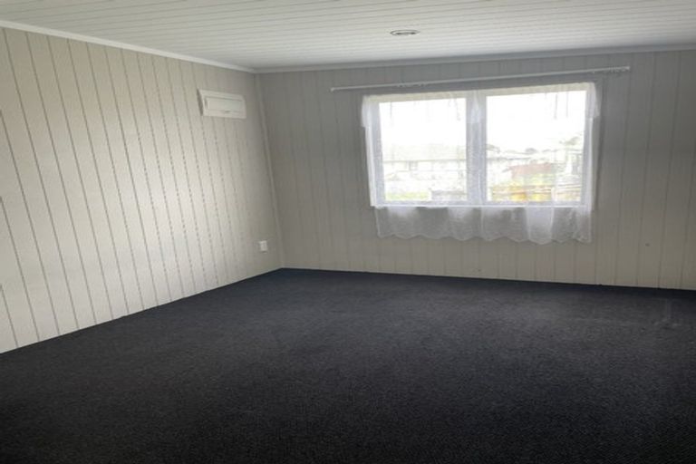 Photo of property in 2 Caserta Place, Clover Park, Auckland, 2023