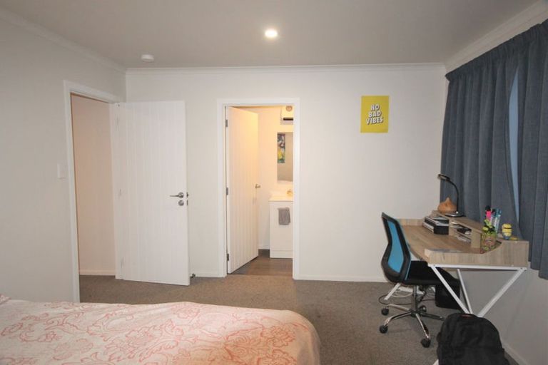 Photo of property in Includes 135, 137 Harbour Tce, 139 Harbour Terrace, North Dunedin, Dunedin, 9016