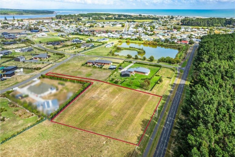 Photo of property in 3 Carex Grove, Foxton Beach, Foxton, 4815