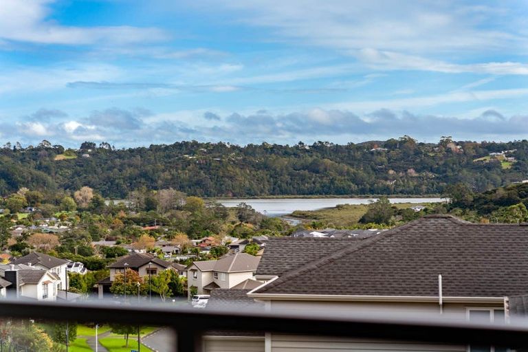 Photo of property in 16 Anehu Place, Greenhithe, Auckland, 0632
