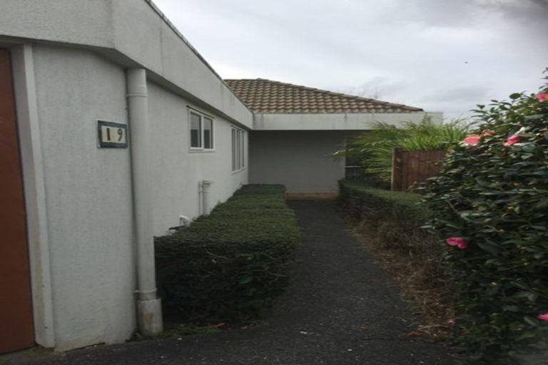 Photo of property in 19 Suncrest Drive, West Harbour, Auckland, 0618