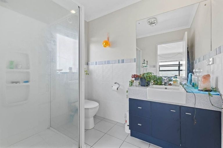 Photo of property in 21 Bellshill Close, Wattle Downs, Auckland, 2103