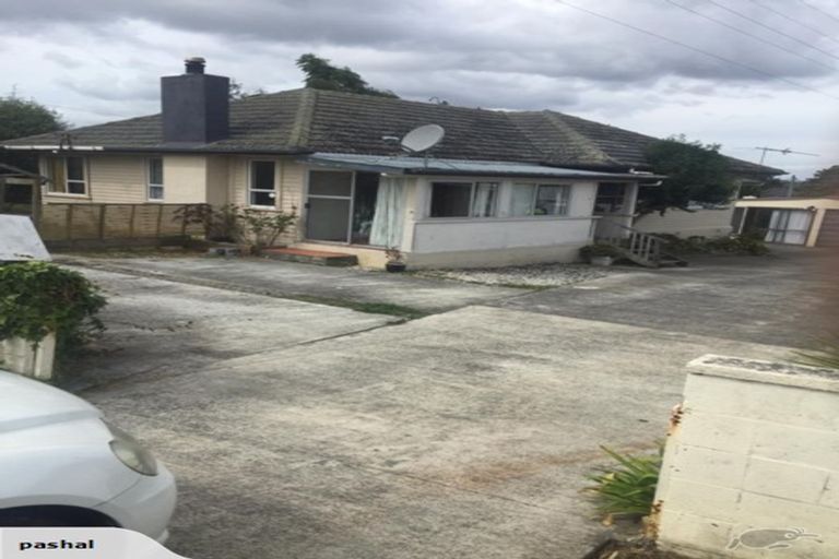 Photo of property in 79 Roberts Road, Te Atatu South, Auckland, 0610