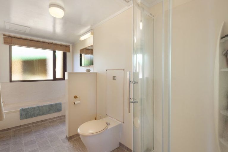 Photo of property in 15 Fettes Crescent, Seatoun, Wellington, 6022