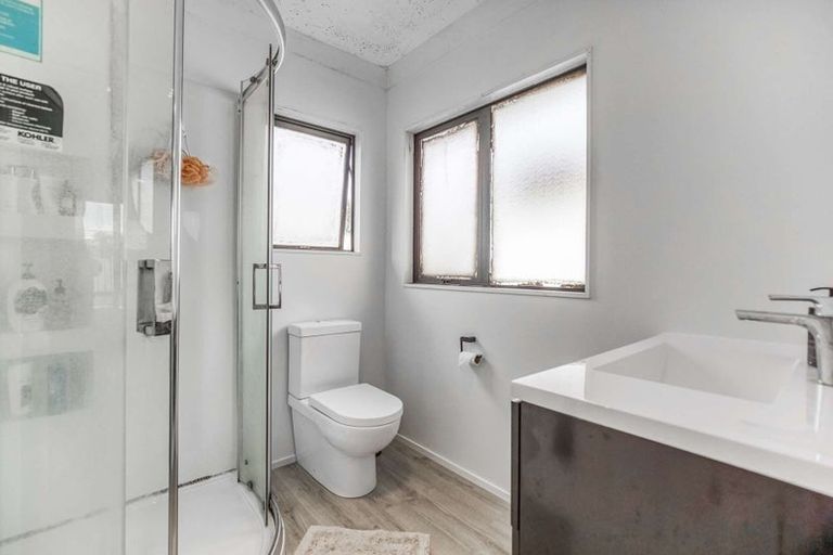 Photo of property in 13 Brookesmith Drive, Waiuku, 2123