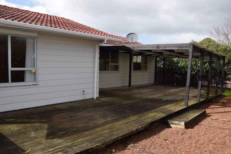 Photo of property in 3 Blue Way, Glendene, Auckland, 0602