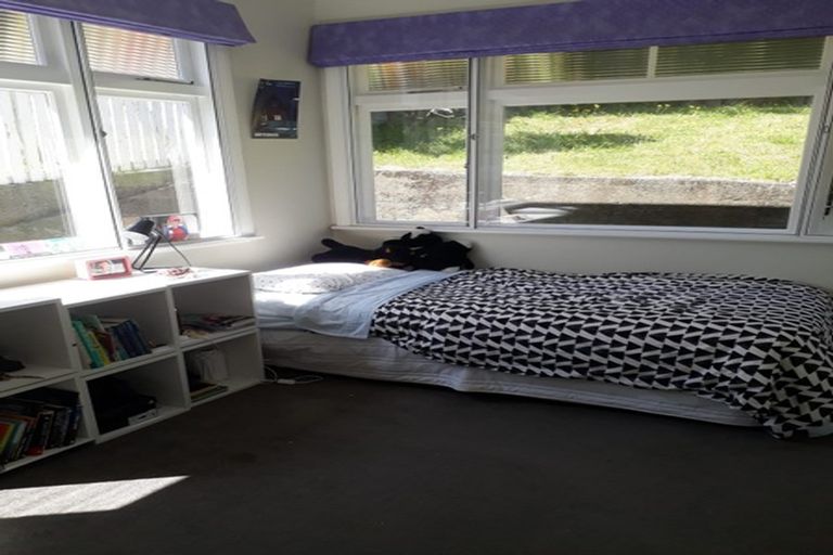 Photo of property in 73 Hungerford Road, Houghton Bay, Wellington, 6023