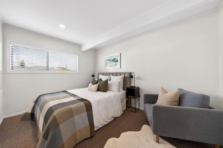 Photo of property in 2/10 Sylvan Park Avenue, Milford, Auckland, 0620