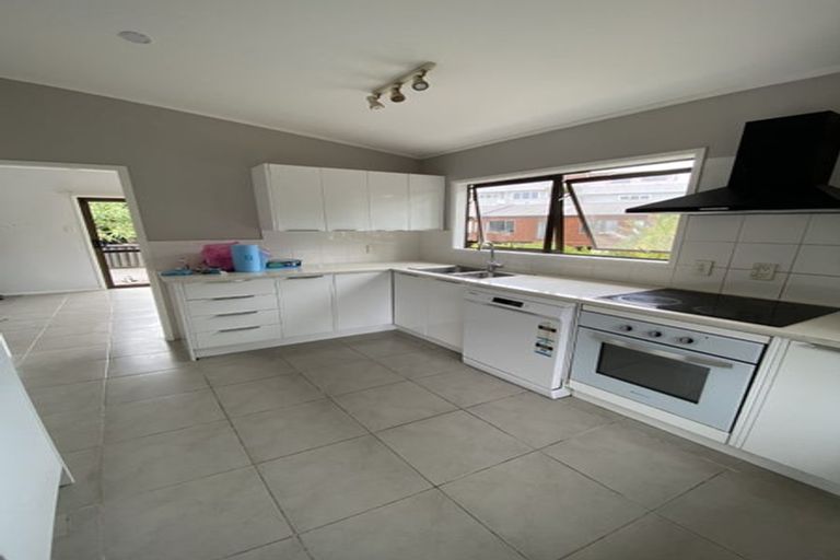 Photo of property in 43 Deverell Place, Northcross, Auckland, 0632