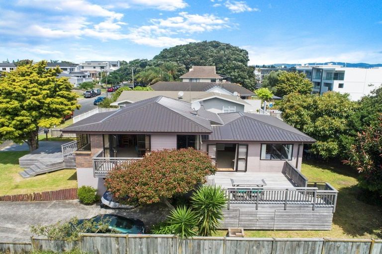 Photo of property in 14 Pitau Road, Mount Maunganui, 3116