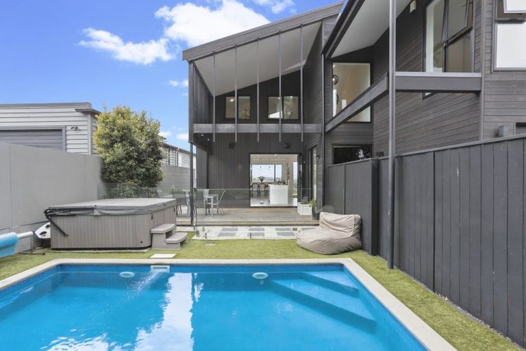 Photo of property in 25 Waimana Avenue, Northcote Point, Auckland, 0627