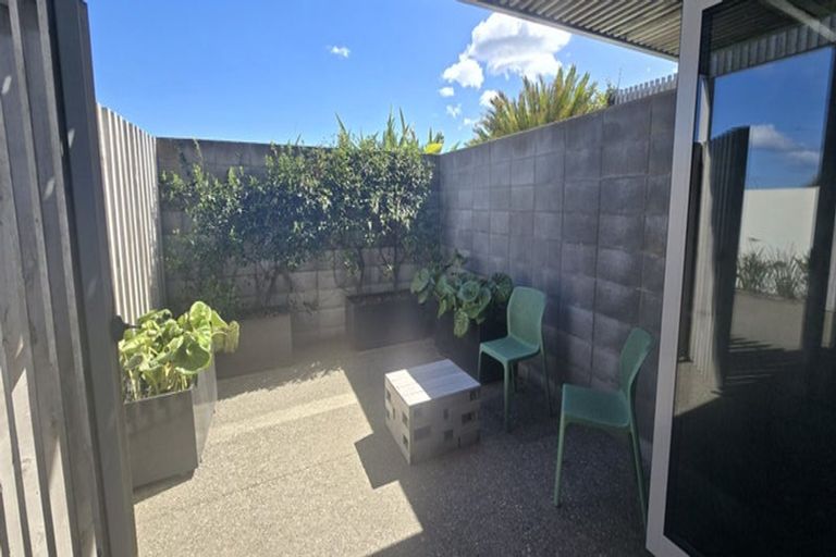 Photo of property in 22a Hamblyn Street, Strandon, New Plymouth, 4312