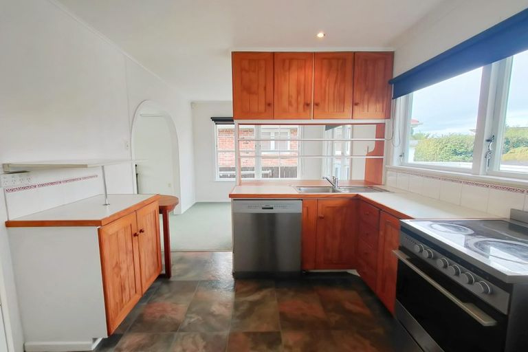 Photo of property in 33b Gill Avenue, Te Atatu Peninsula, Auckland, 0610