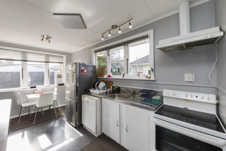 Photo of property in 34 Galway Avenue, Hokowhitu, Palmerston North, 4410