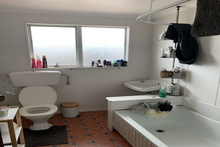 Photo of property in 4-6 Cumberland Place, Kelvin Grove, Palmerston North, 4414