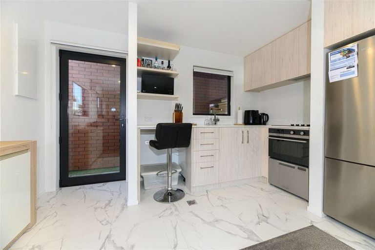 Photo of property in 2/10 Yeovil Road, Te Atatu Peninsula, Auckland, 0610