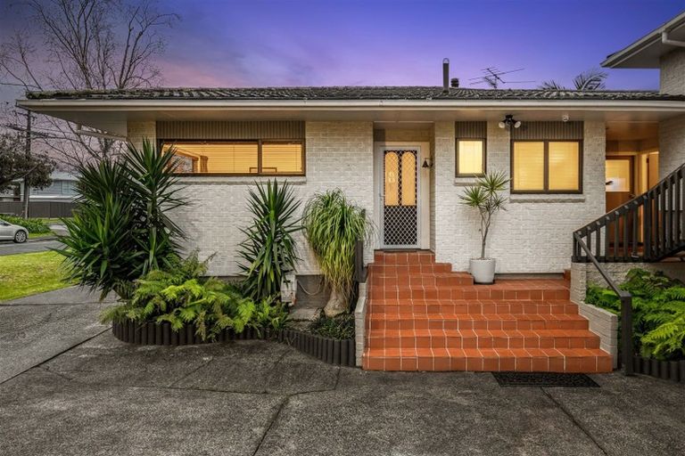 Photo of property in 7 Divich Avenue, Te Atatu South, Auckland, 0610