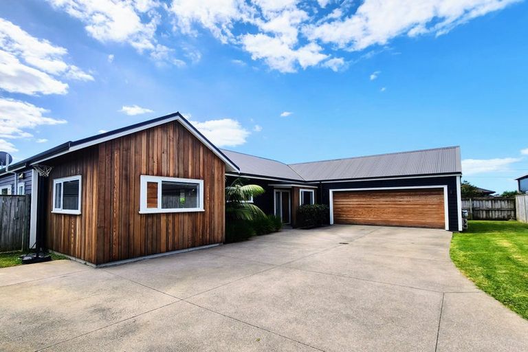 Photo of property in 6 Sophia Place, Karaka, Papakura, 2113