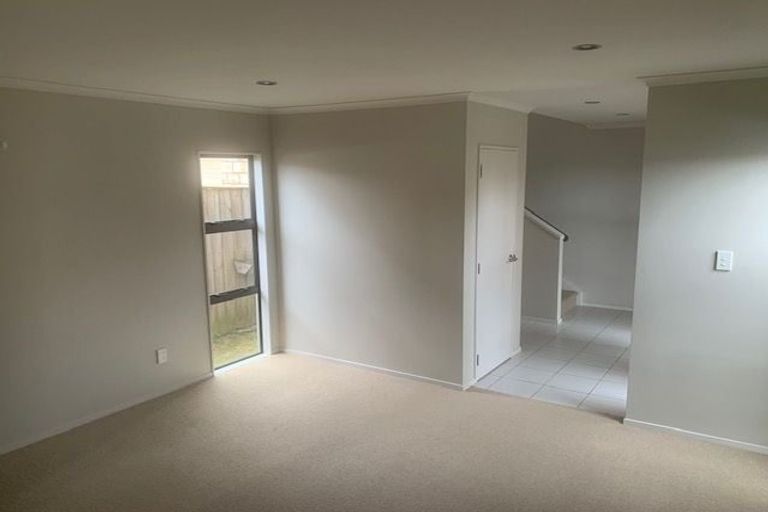 Photo of property in 28 Heidi Crescent, Flat Bush, Auckland, 2016