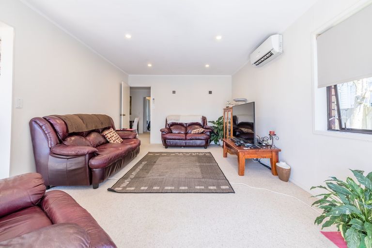 Photo of property in 1/294 Great North Road, Henderson, Auckland, 0612