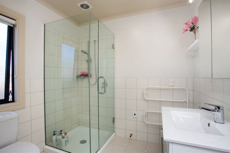 Photo of property in 39 Garreg Road, Fendalton, Christchurch, 8052