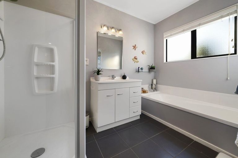 Photo of property in 98 Parnell Heights, Kelvin Grove, Palmerston North, 4414