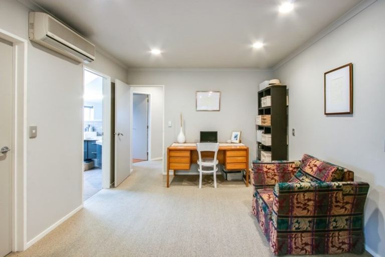 Photo of property in 7 Breakwater Road, Bluff Hill, Napier, 4110