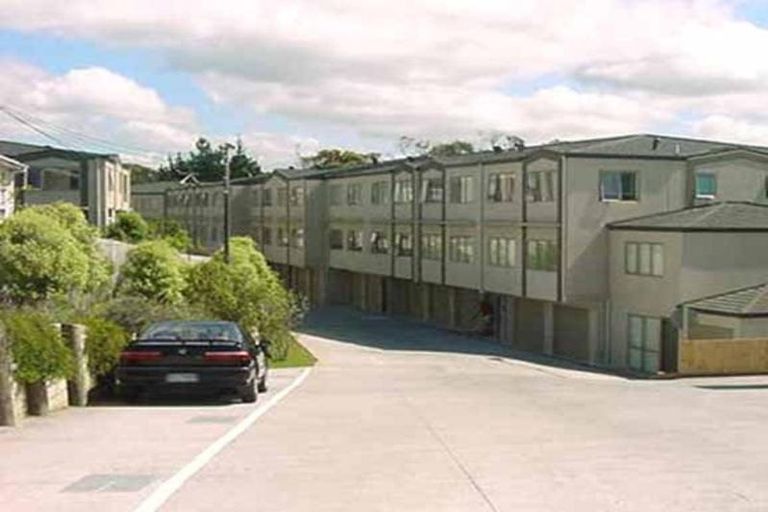 Photo of property in The Haven, 30/120 Beach Haven Road, Beach Haven, Auckland, 0626