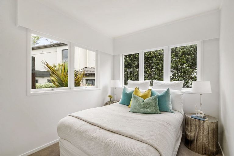 Photo of property in 2/16 Rangitoto Terrace, Milford, Auckland, 0620