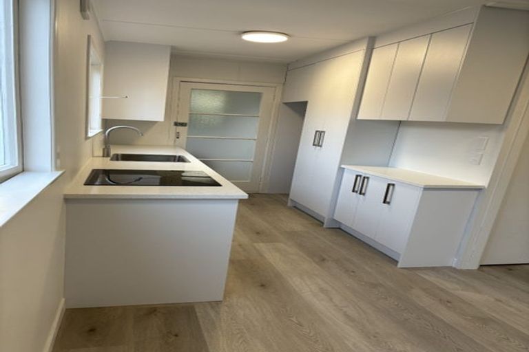 Photo of property in 13 Eastglen Road, Glen Eden, Auckland, 0602