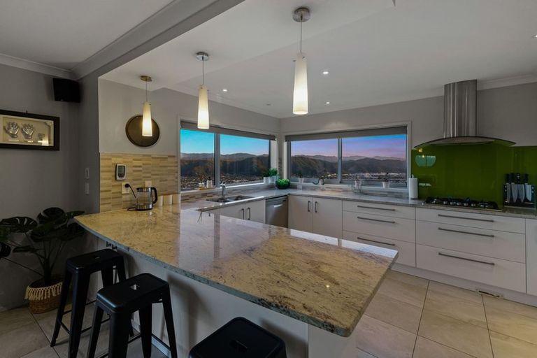 Photo of property in 34 Arahiwi Grove, Tirohanga, Lower Hutt, 5010