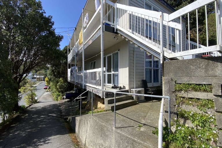 Photo of property in 15a Rakeiora Grove, Korokoro, Lower Hutt, 5012