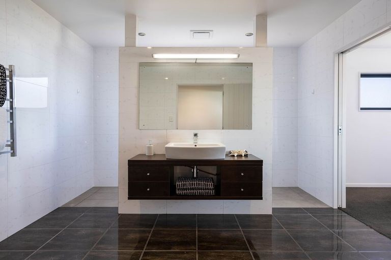 Photo of property in 32 Bedford Parade, Brighton, Dunedin, 9035