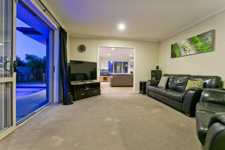 Photo of property in 24 Huntington Park Drive, Greenhithe, Auckland, 0632