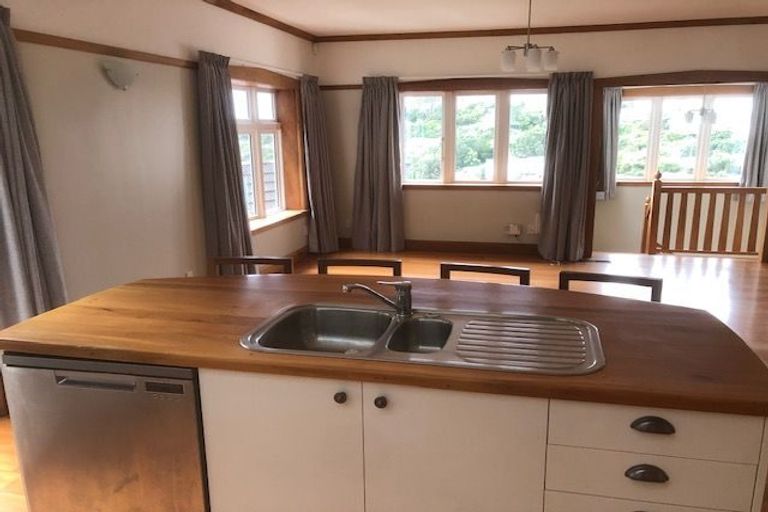 Photo of property in 18 Raroa Road, Kelburn, Wellington, 6012