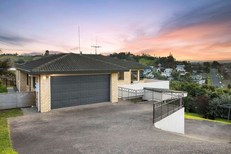 Photo of property in 17 Downing Place, Welcome Bay, Tauranga, 3112