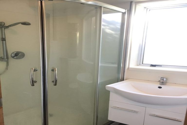 Photo of property in 15 Hauraki Crescent, Pinehill, Auckland, 0632