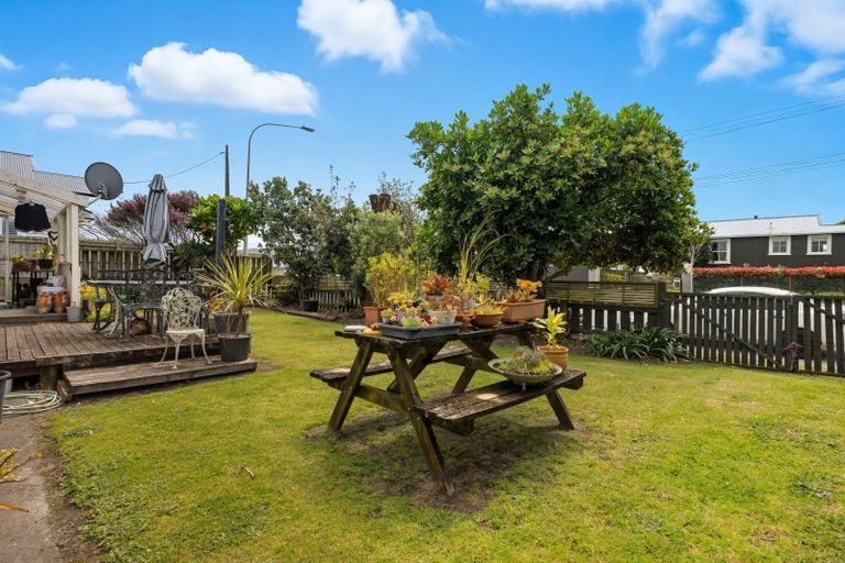 Photo of property in 1/1216 Papamoa Beach Road, Papamoa Beach, Papamoa, 3118