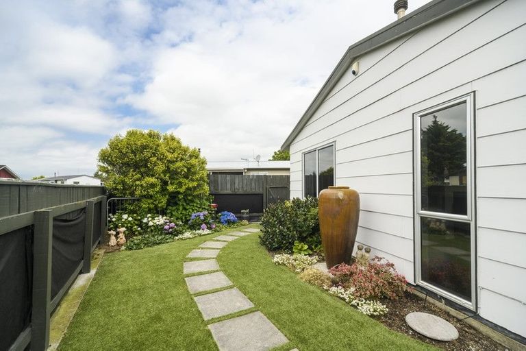 Photo of property in 17 Cargill Grove, Kelvin Grove, Palmerston North, 4414