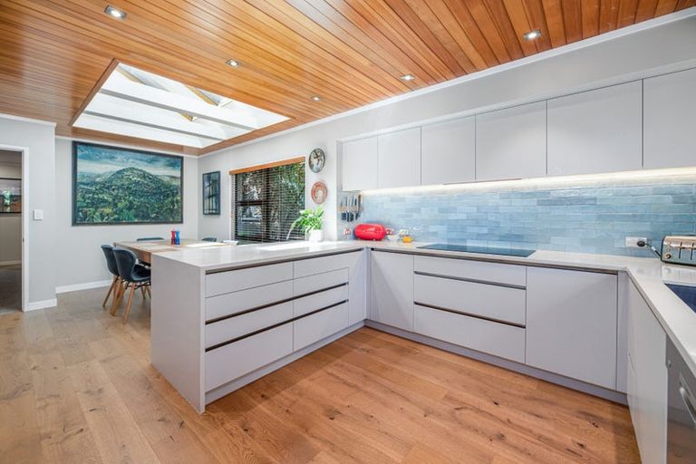 Photo of property in 22 Waima Crescent, Titirangi, Auckland, 0604