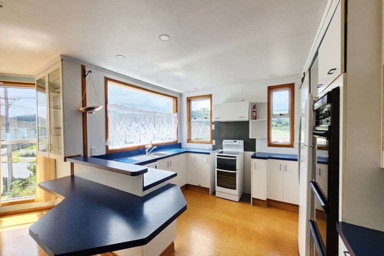 Photo of property in 35 Turkington Street, Tawa, Wellington, 5028