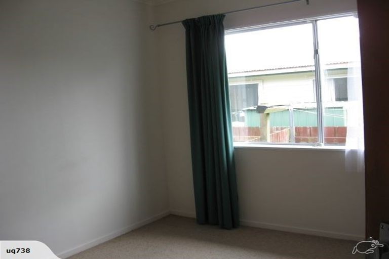 Photo of property in 25a Chetwode Grove, Newlands, Wellington, 6037