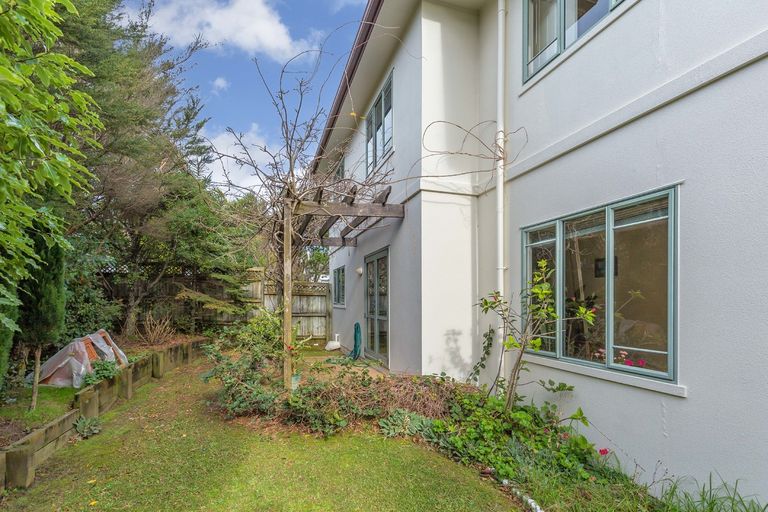 Photo of property in 2/360 East Coast Road, Sunnynook, Auckland, 0630